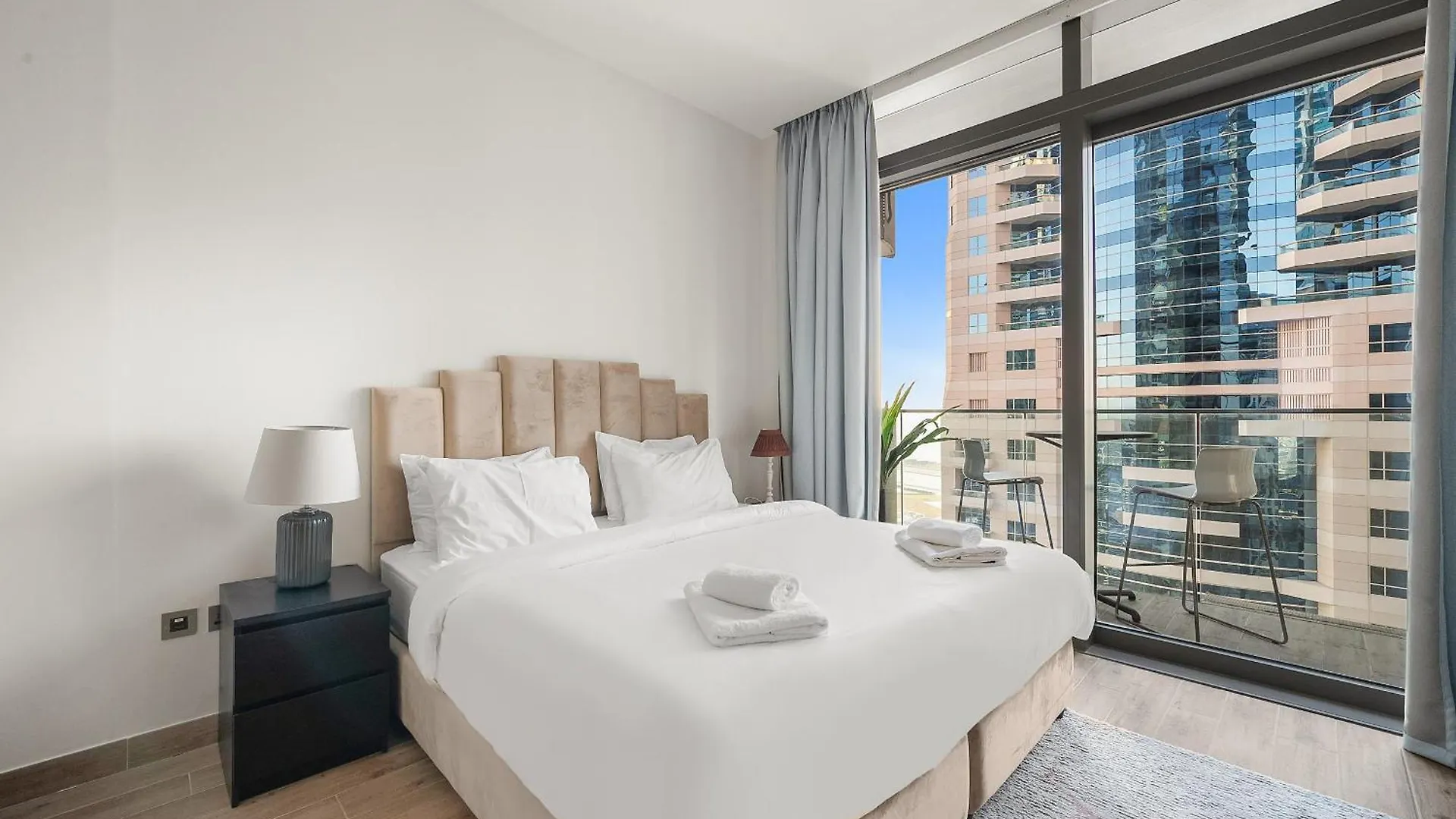 Vayk - Elegant 1 Bd With Scenic Marina Views Apartment Dubai